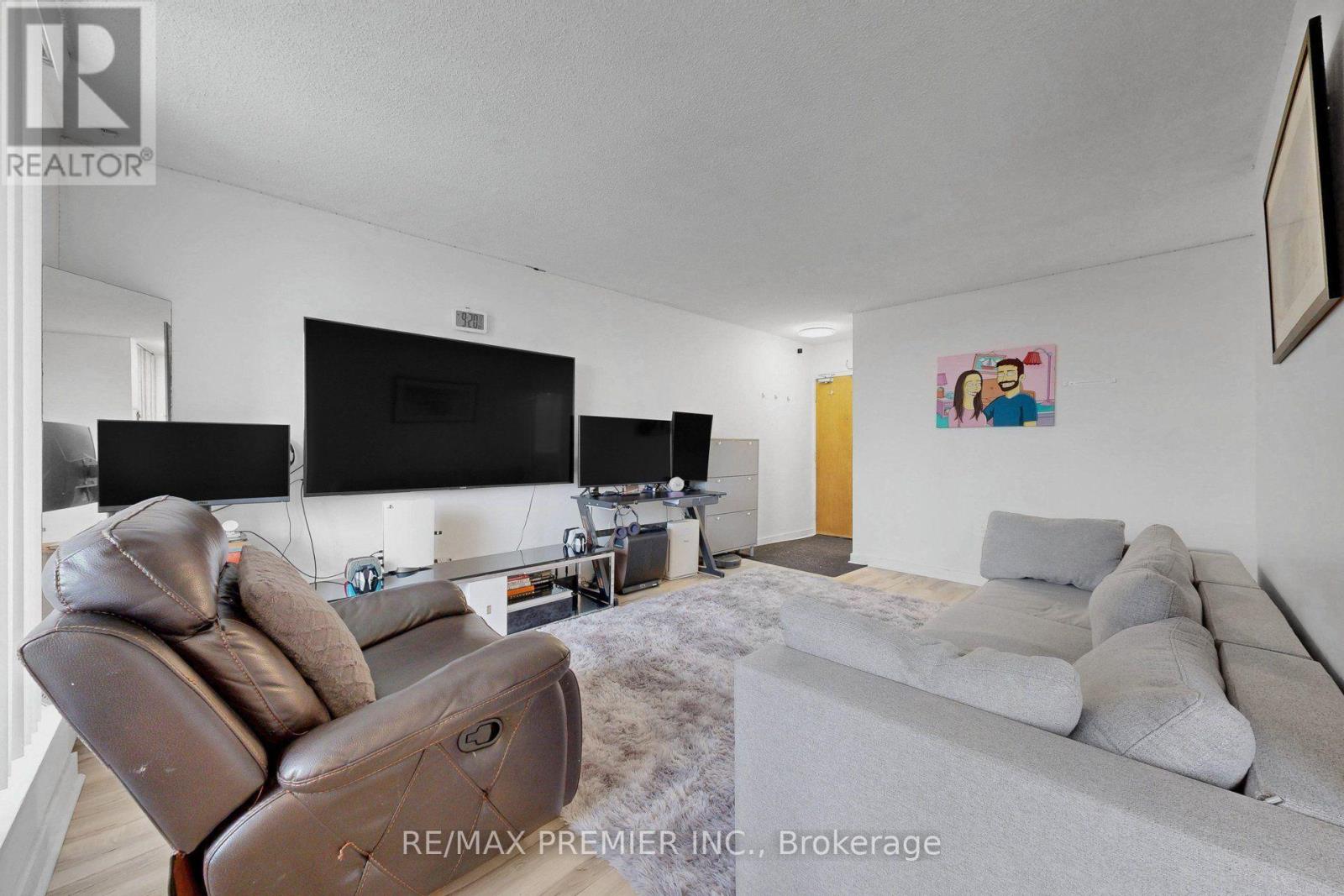 428 - 4645 Jane Street Property Photo 8