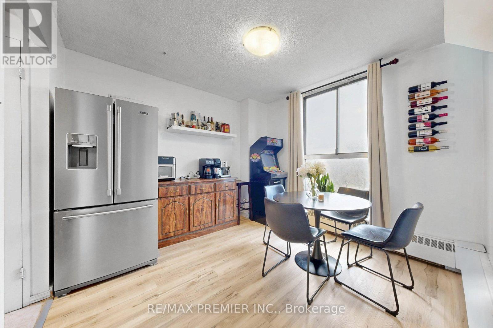 428 - 4645 Jane Street Property Photo 9