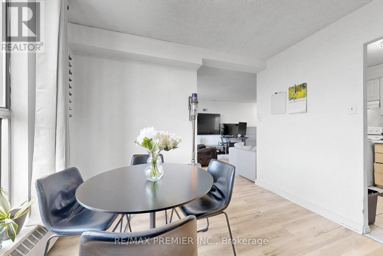428 - 4645 Jane Street Property Photo 11