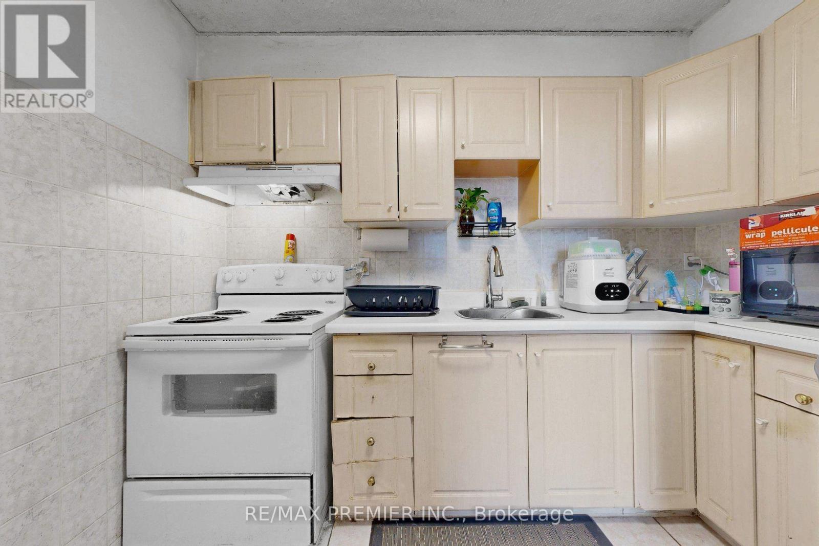 428 - 4645 Jane Street Property Photo 14
