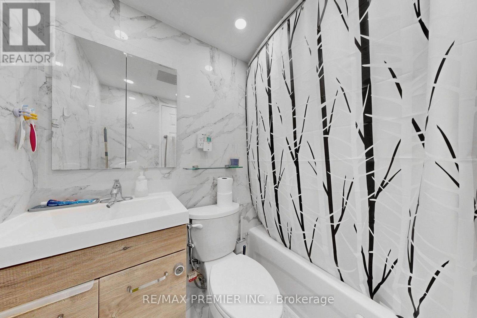 428 - 4645 Jane Street Property Photo 16