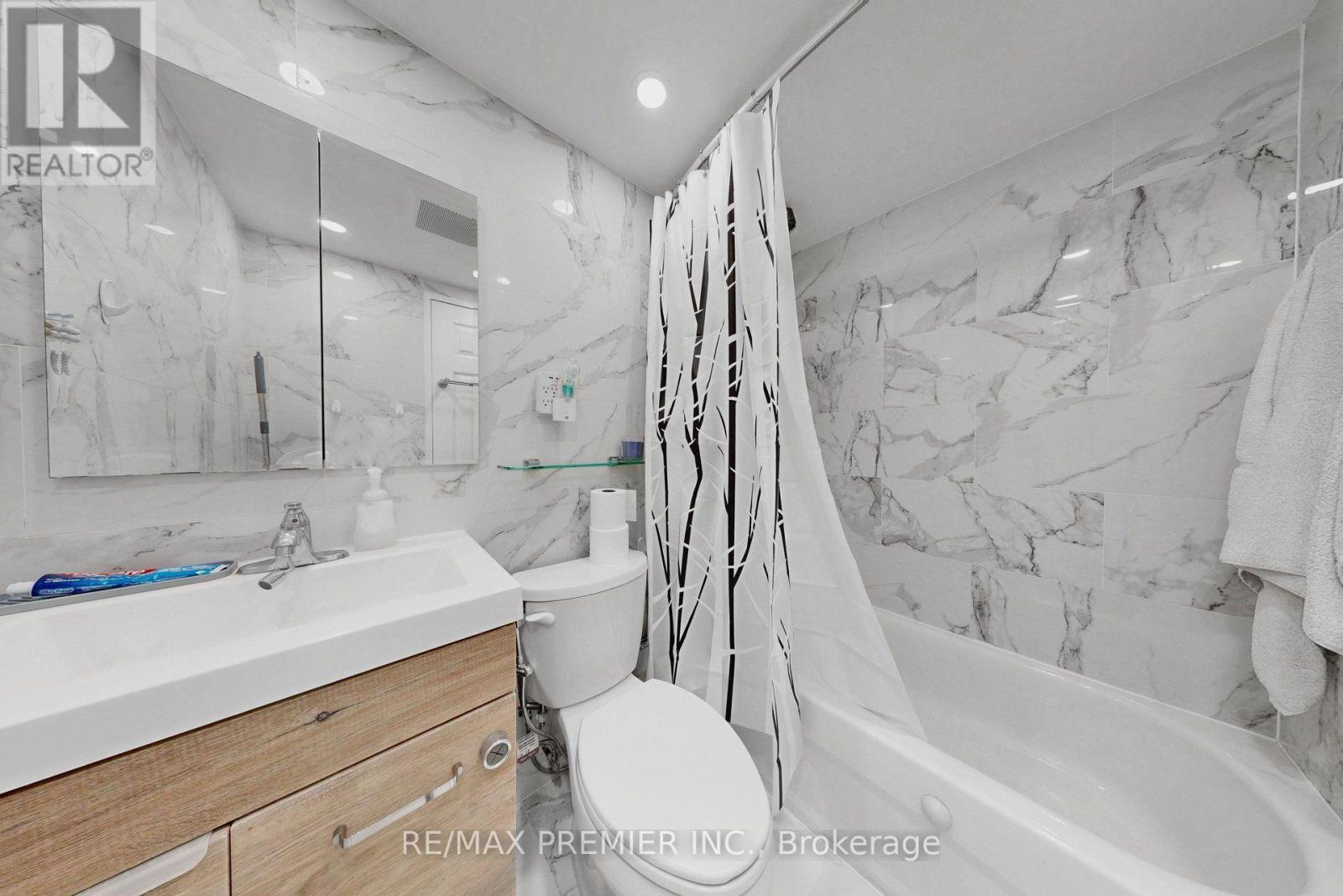 428 - 4645 Jane Street Property Photo 17