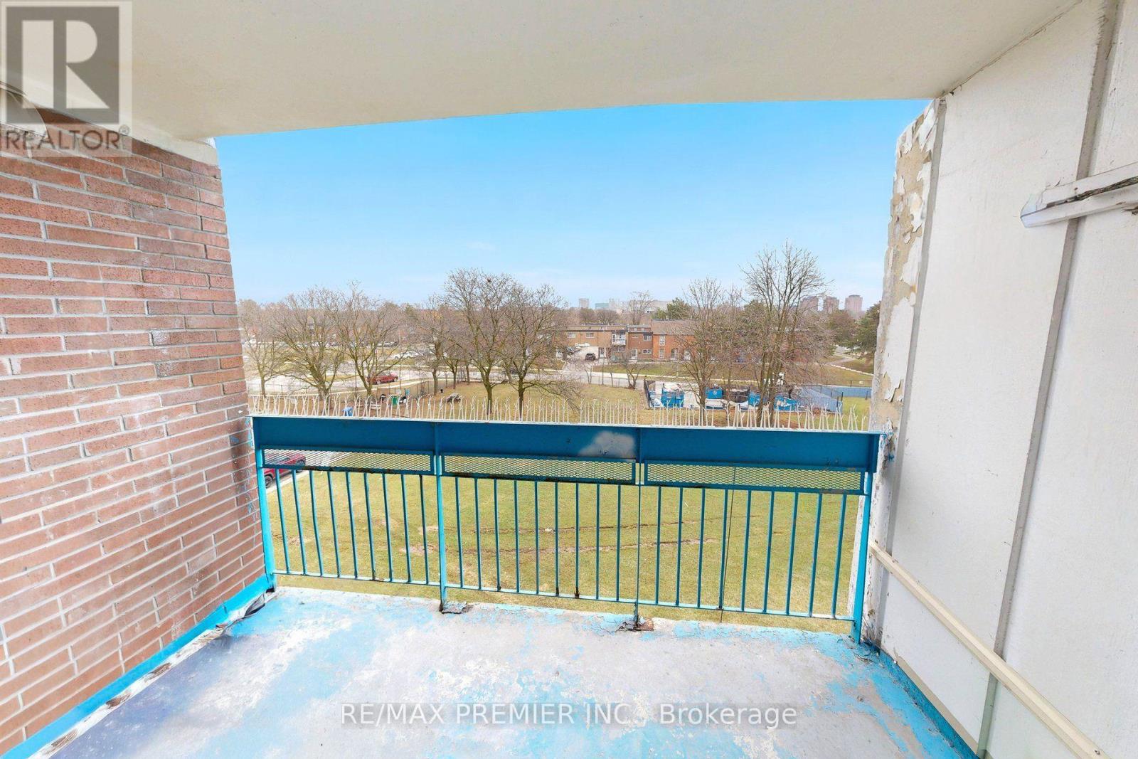 428 - 4645 Jane Street Property Photo 24