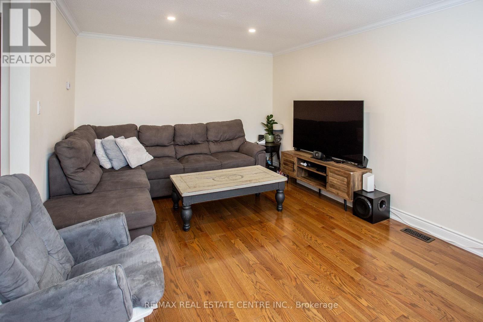 4386 Curia Crescent Property Photo 9