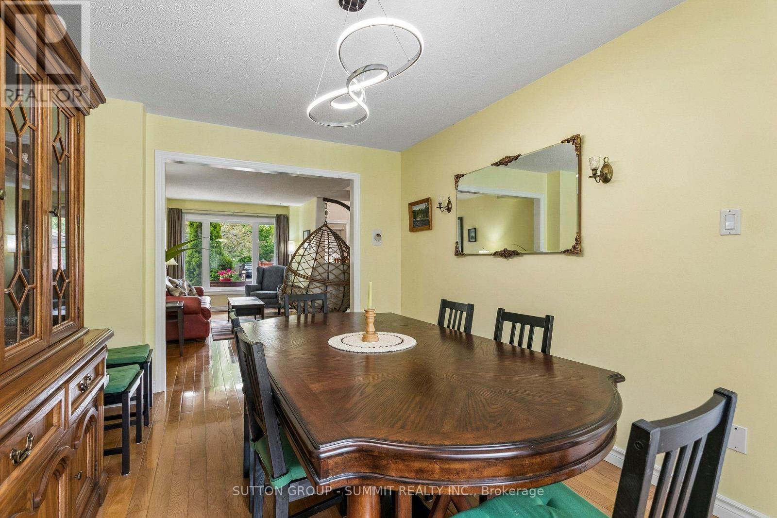 3176 Dovetail Mews Property Photo 10