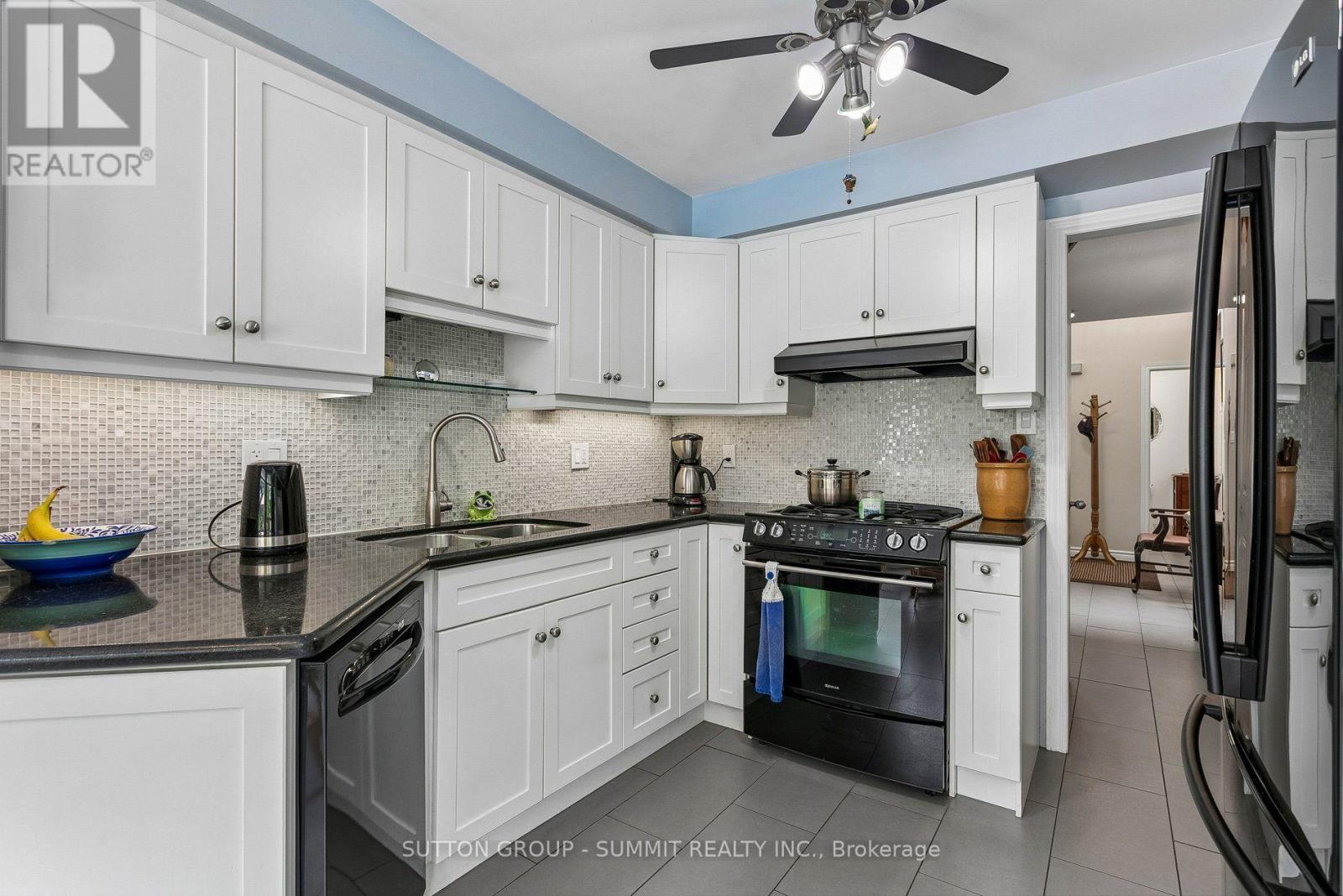 3176 Dovetail Mews Property Photo 11