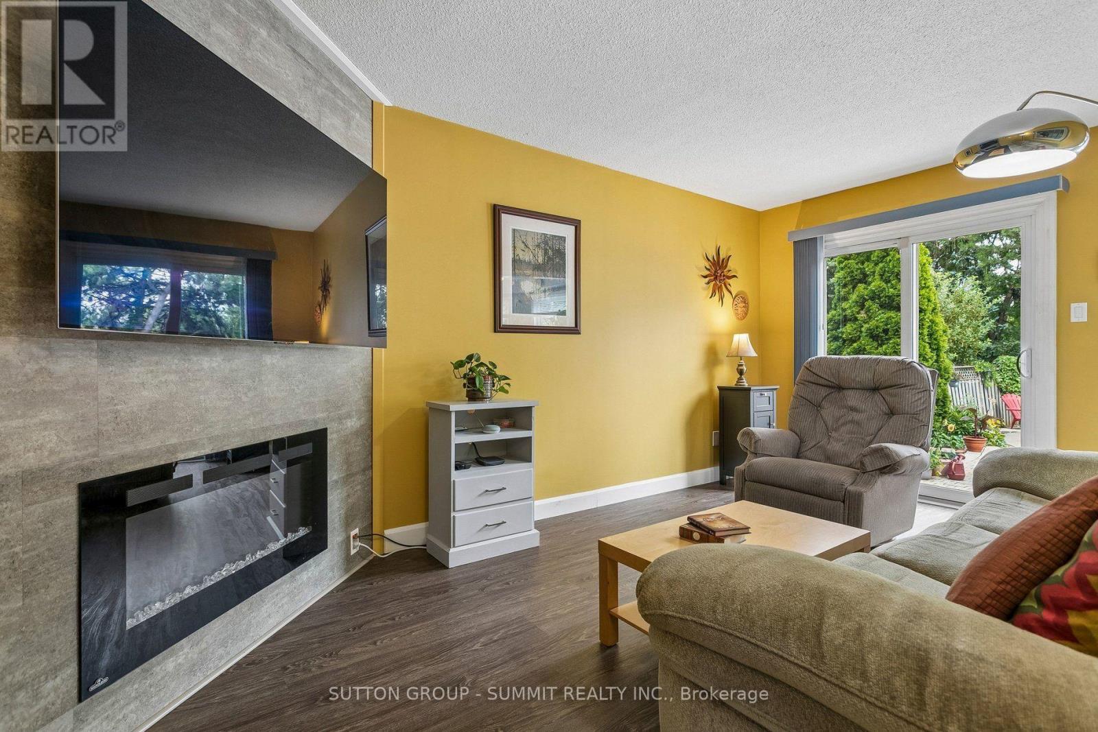 3176 Dovetail Mews Property Photo 15
