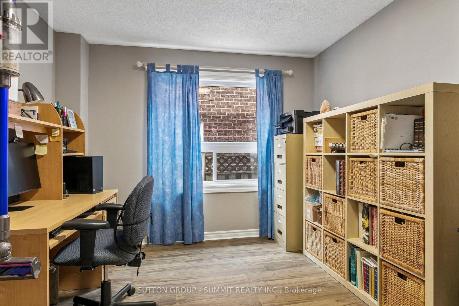 3176 Dovetail Mews Property Photo 17