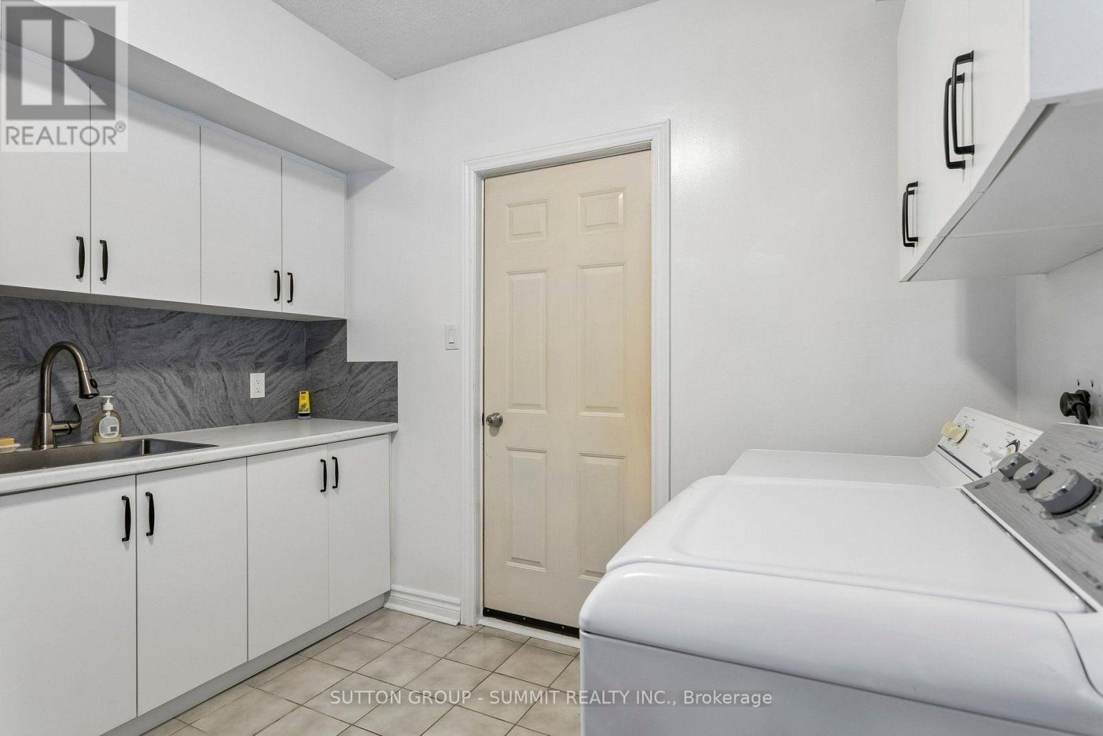 3176 Dovetail Mews Property Photo 19