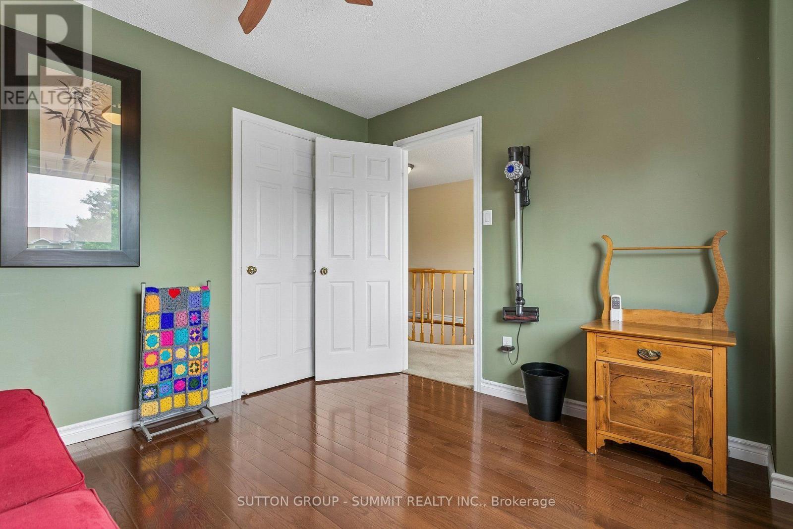 3176 Dovetail Mews Property Photo 27