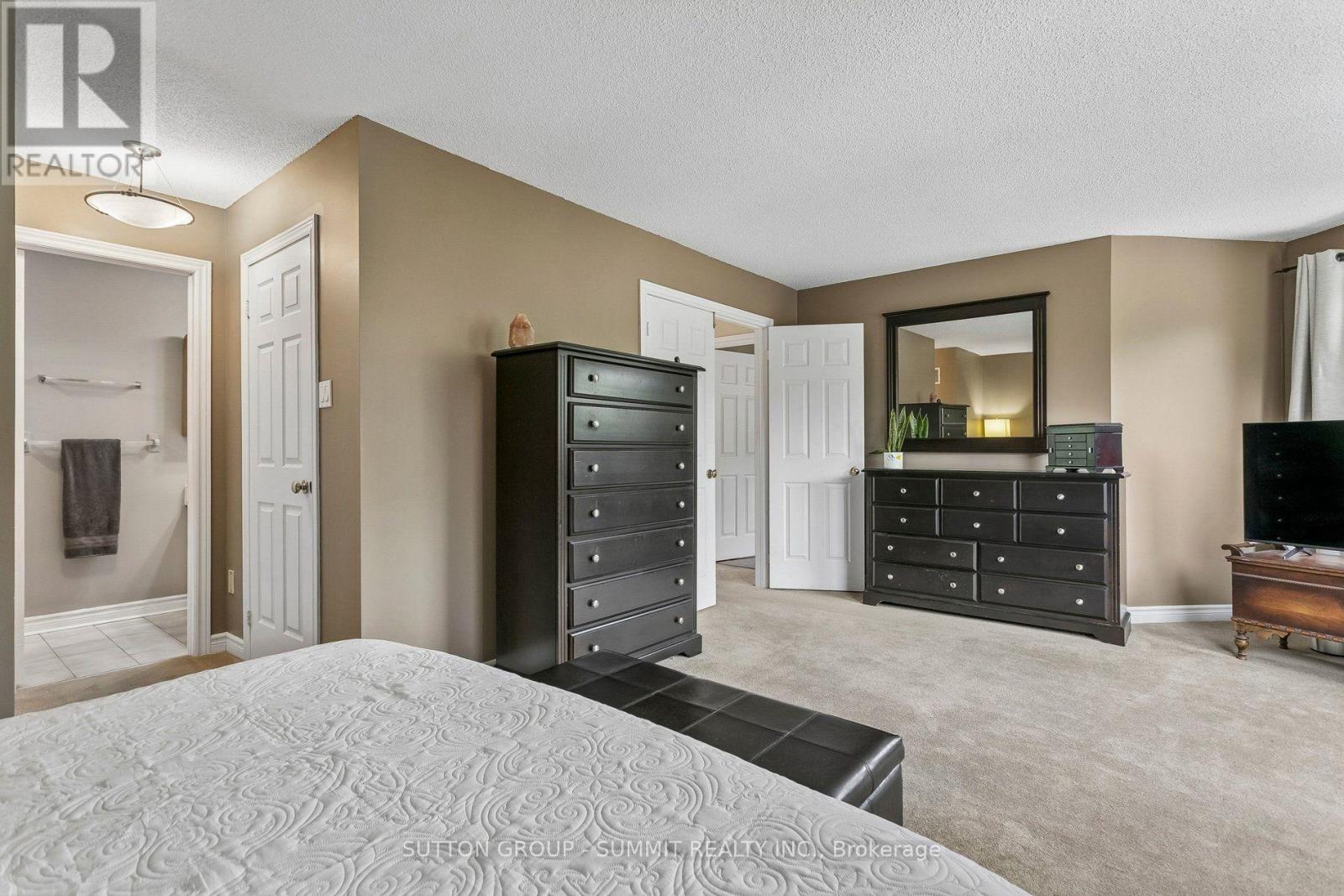 3176 Dovetail Mews Property Photo 33