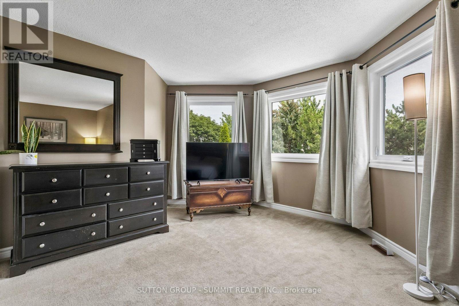 3176 Dovetail Mews Property Photo 34