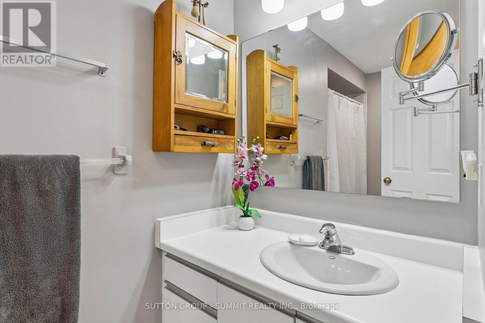 3176 Dovetail Mews Property Photo 35
