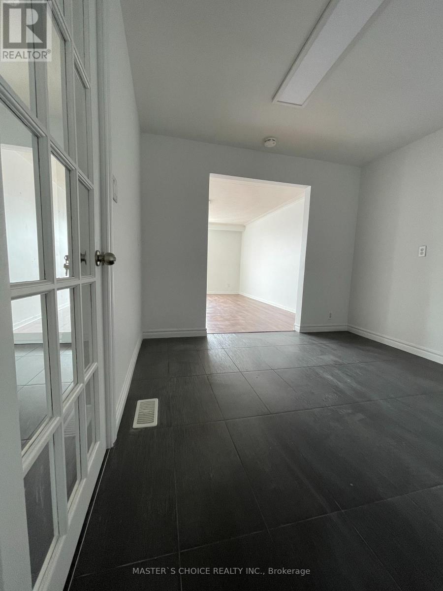 848-850 Wilson Avenue Property Photo 17