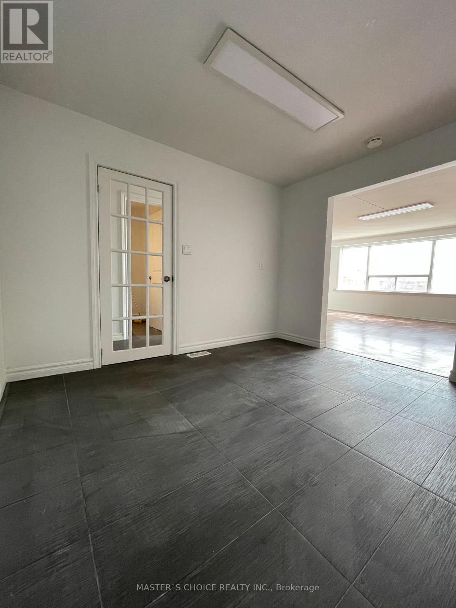 848-850 Wilson Avenue Property Photo 18