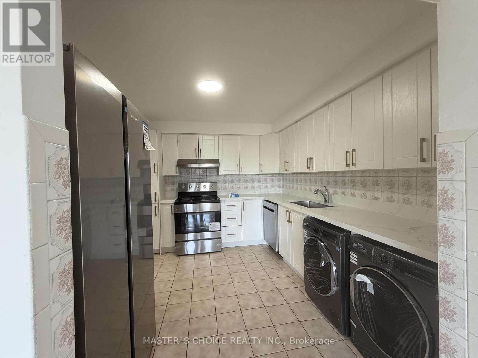 852-854 Wilson Avenue Property Photo 5