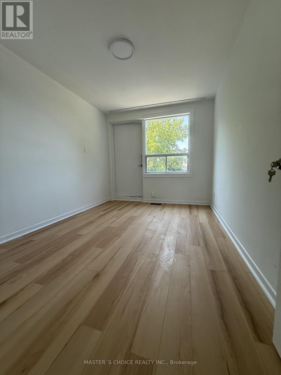 852-854 Wilson Avenue Property Photo 6