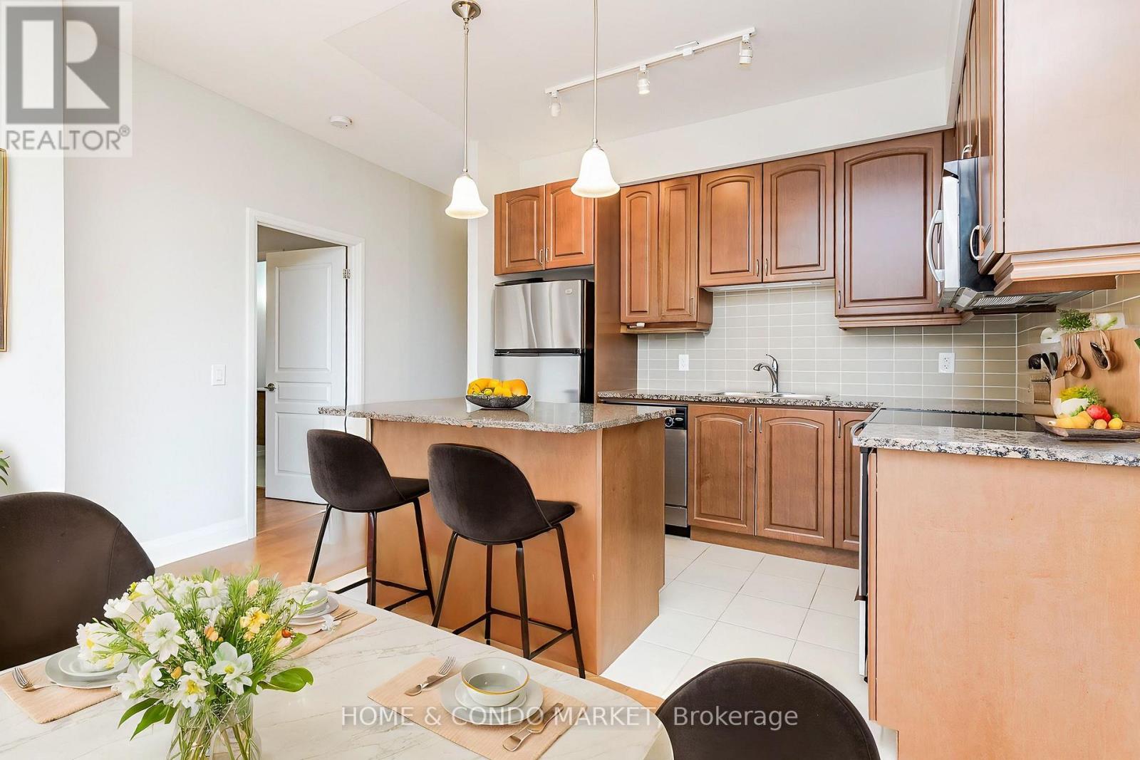 315 - 1 Hurontario Street Property Photo 10