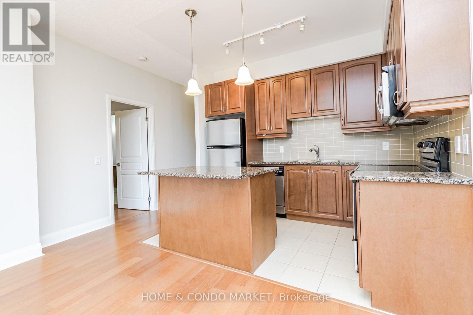 315 - 1 Hurontario Street Property Photo 11