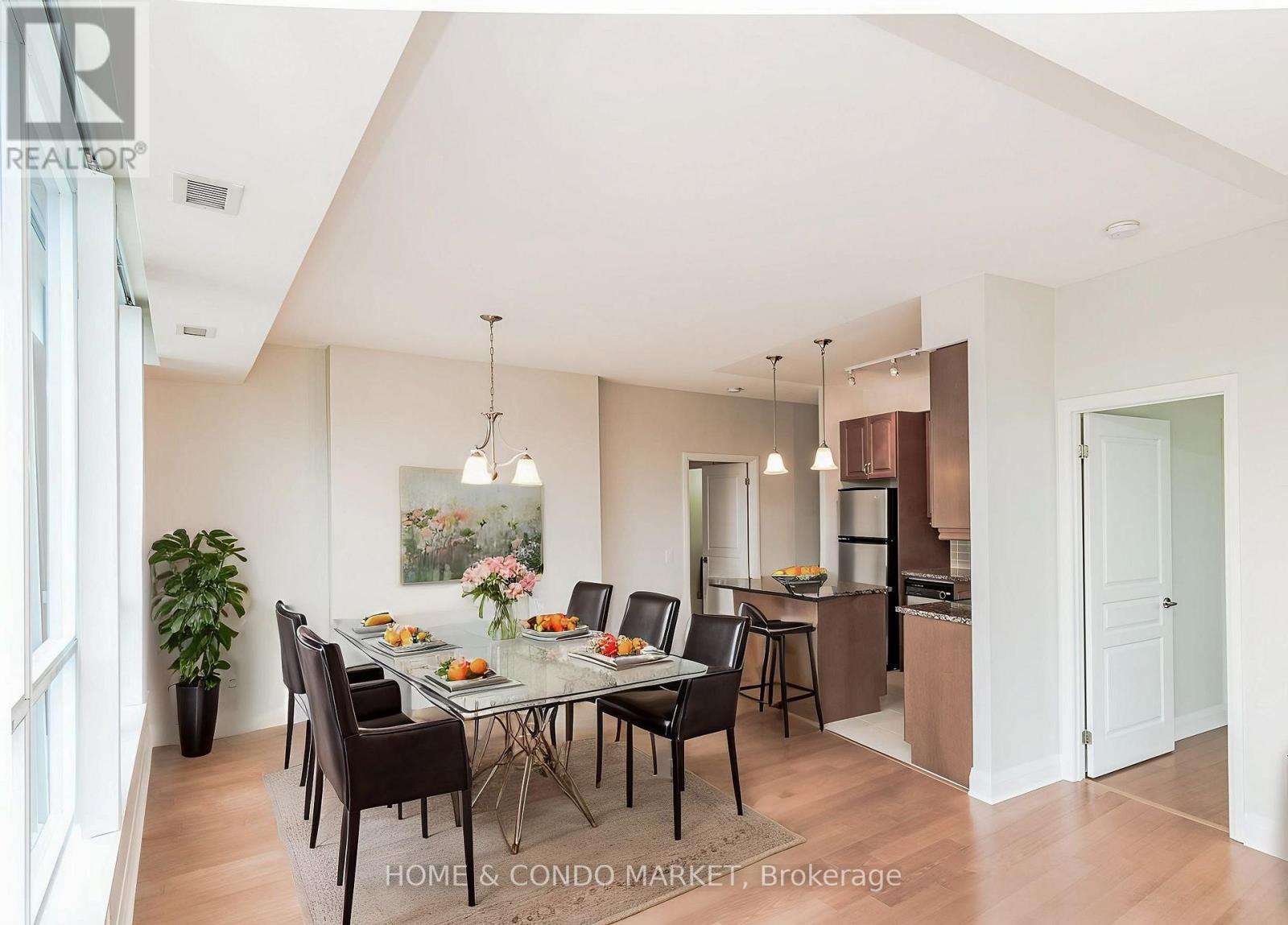 315 - 1 Hurontario Street Property Photo 13