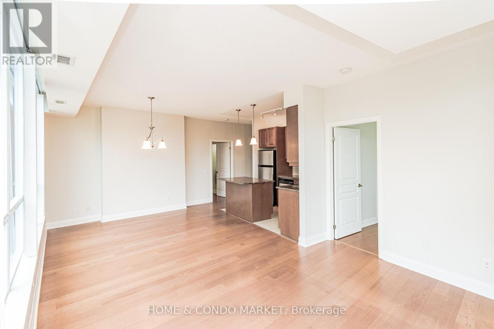 315 - 1 Hurontario Street Property Photo 14