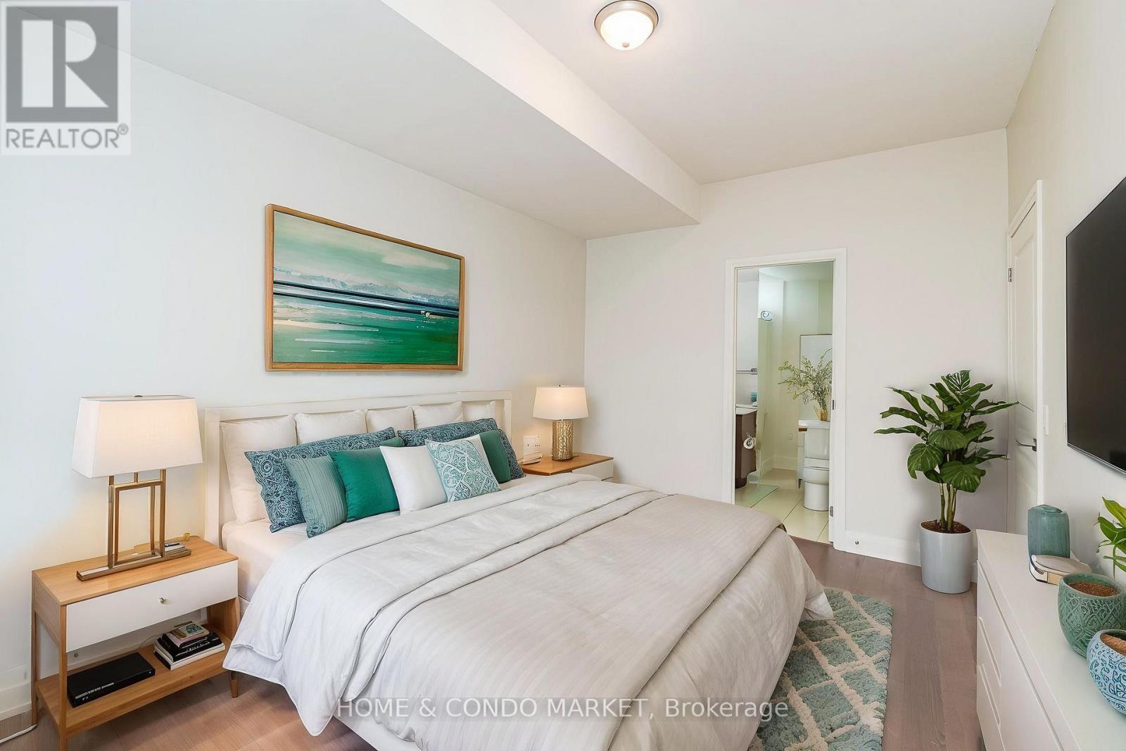 315 - 1 Hurontario Street Property Photo 16