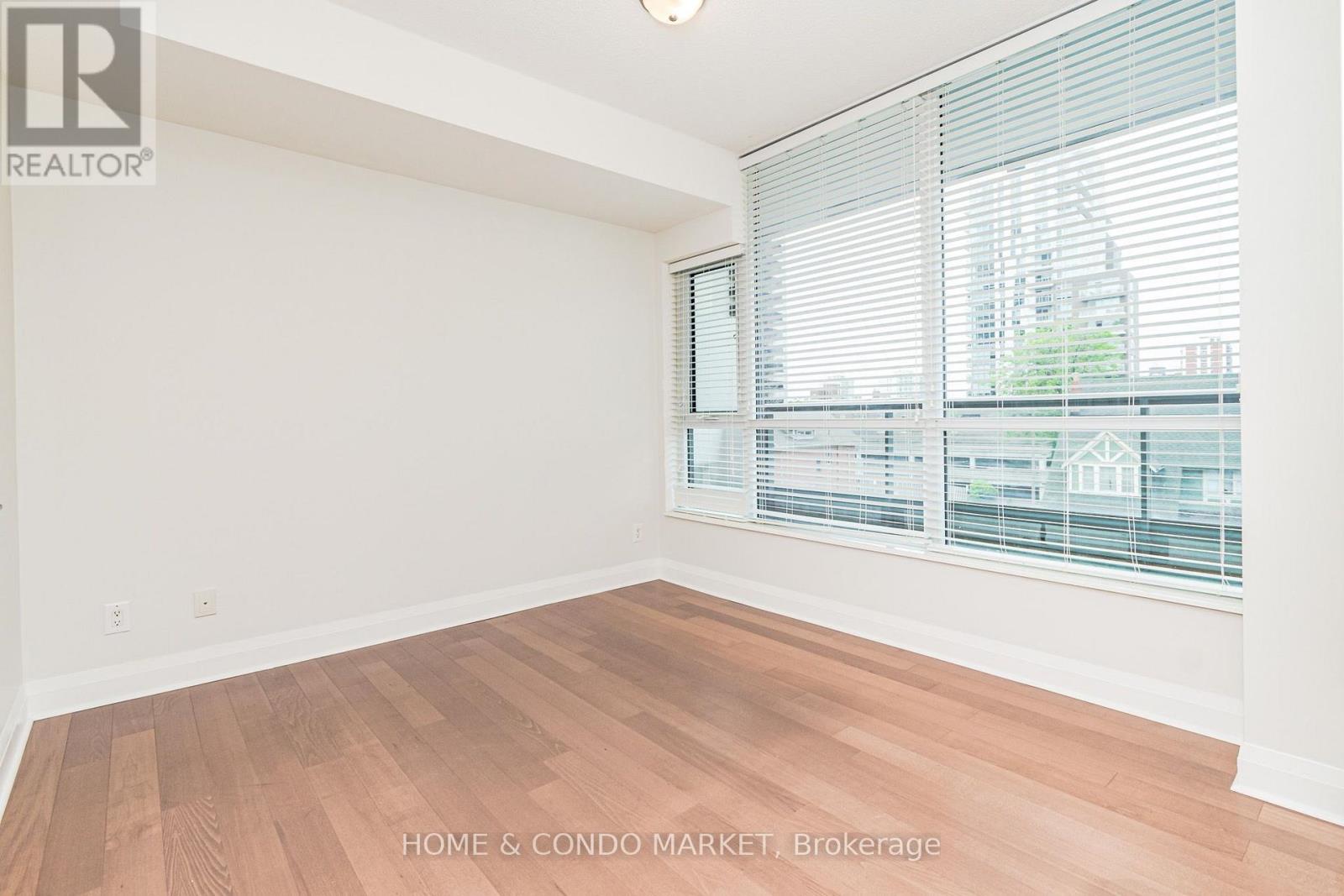 315 - 1 Hurontario Street Property Photo 21