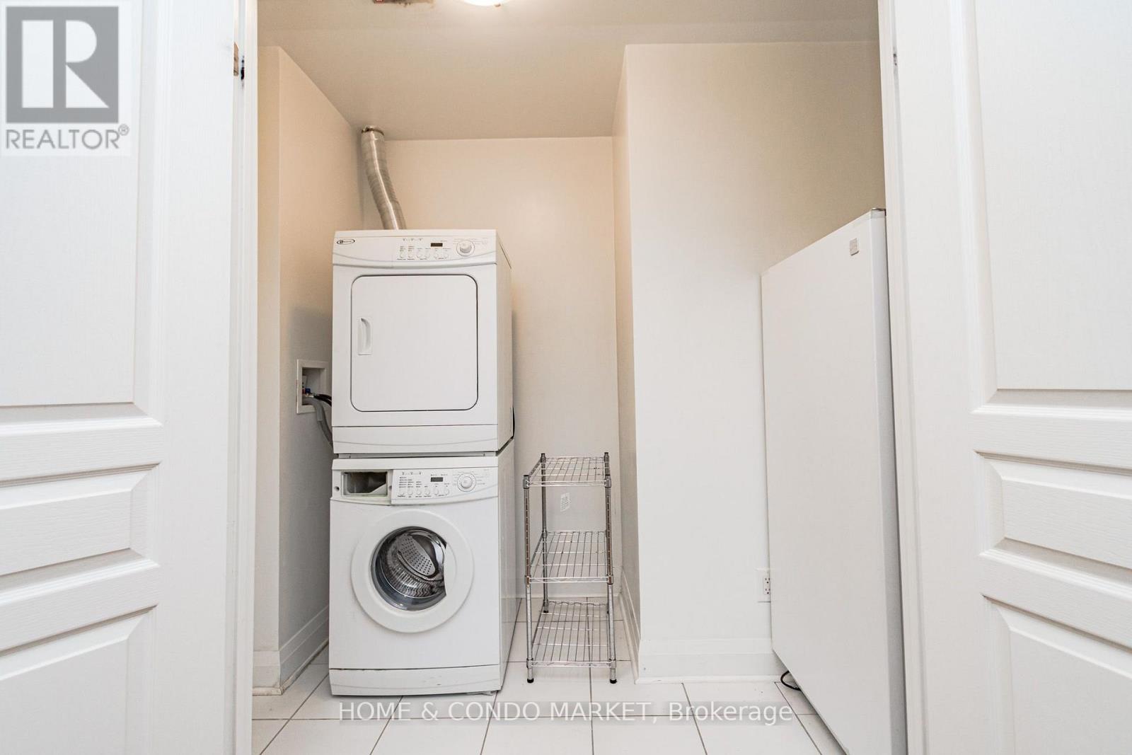 315 - 1 Hurontario Street Property Photo 22