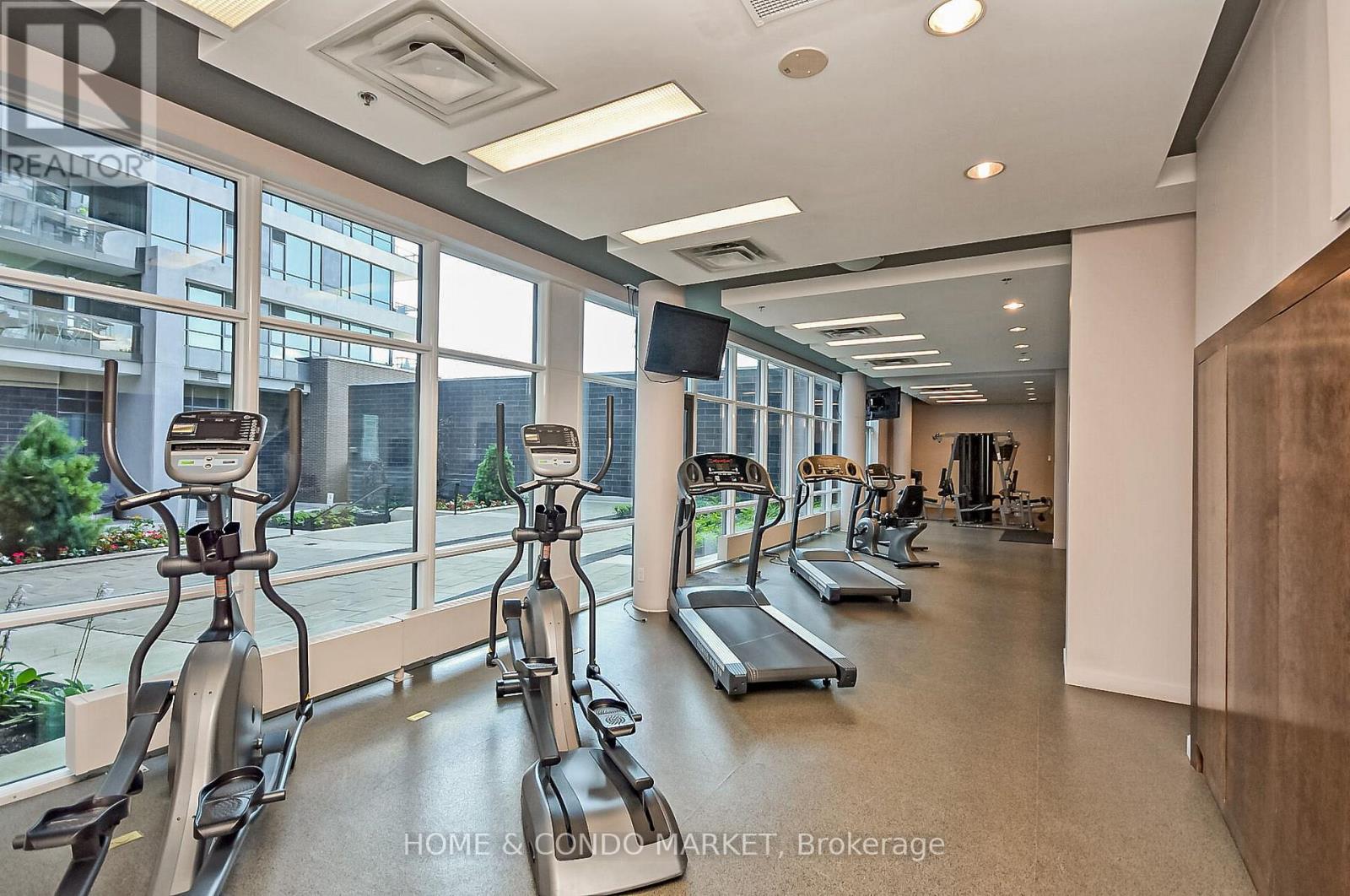315 - 1 Hurontario Street Property Photo 28