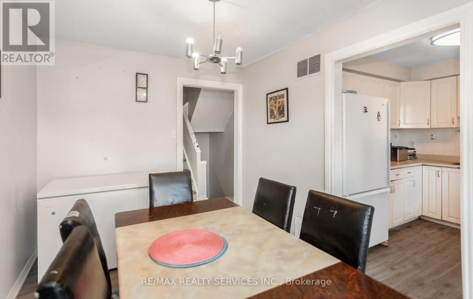50 - 2605 Woodchester Drive Property Photo 11
