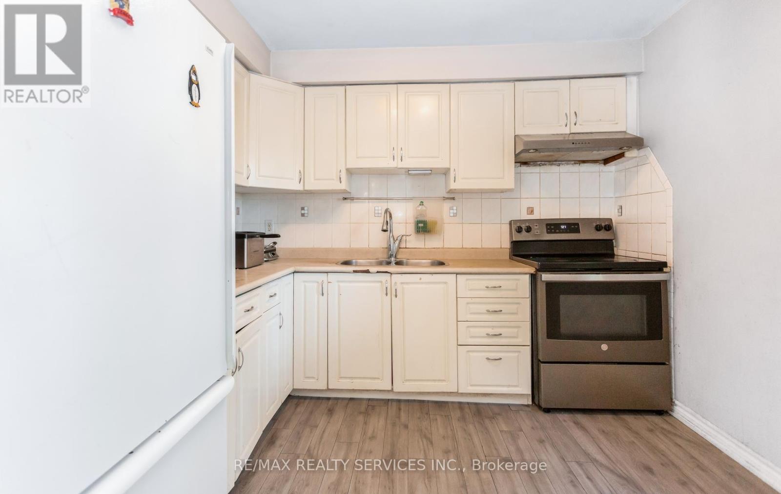 50 - 2605 Woodchester Drive Property Photo 12