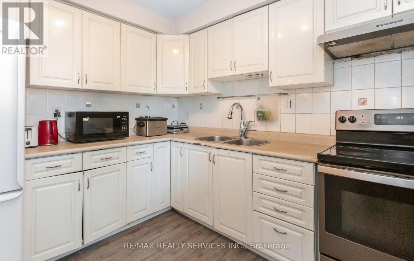 50 - 2605 Woodchester Drive Property Photo 13