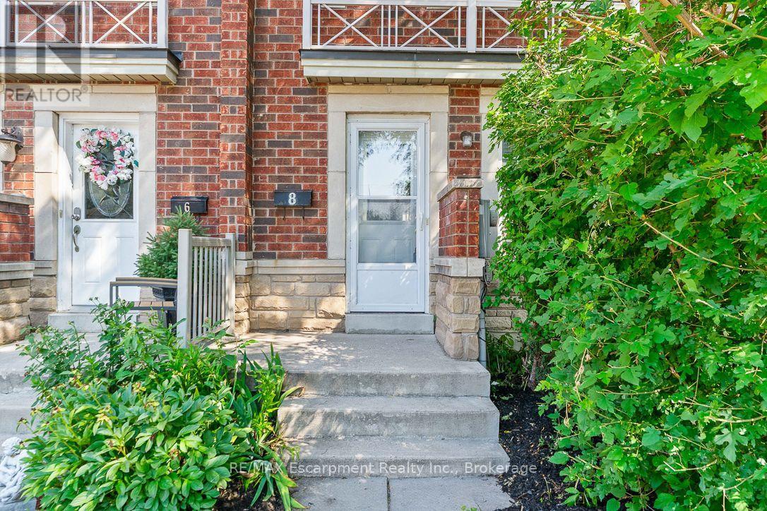 8 Jim Baird Mews Property Photo 3