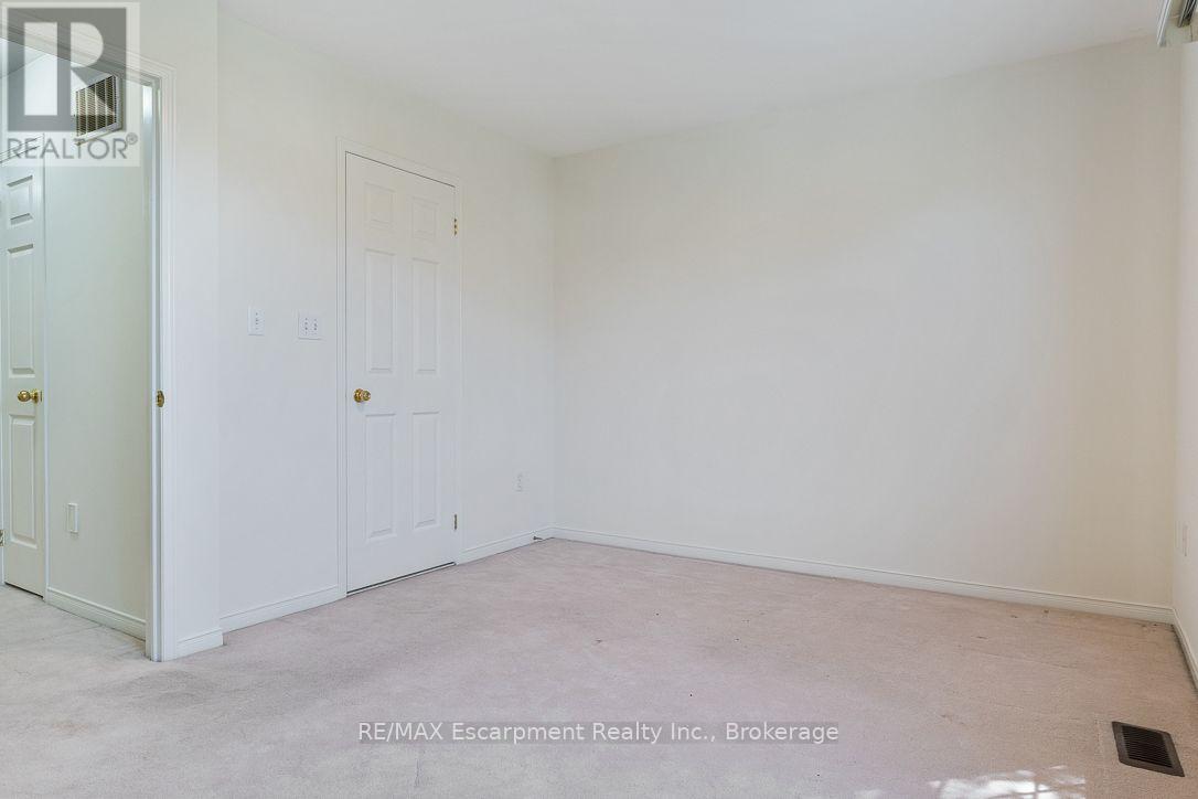 8 Jim Baird Mews Property Photo 35