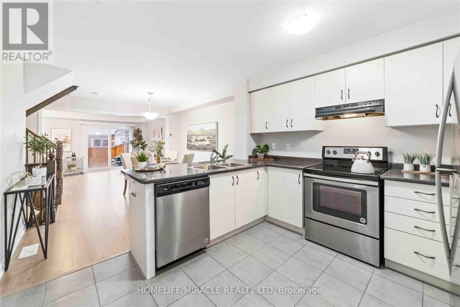 21 Donlamont Circle Property Photo 3