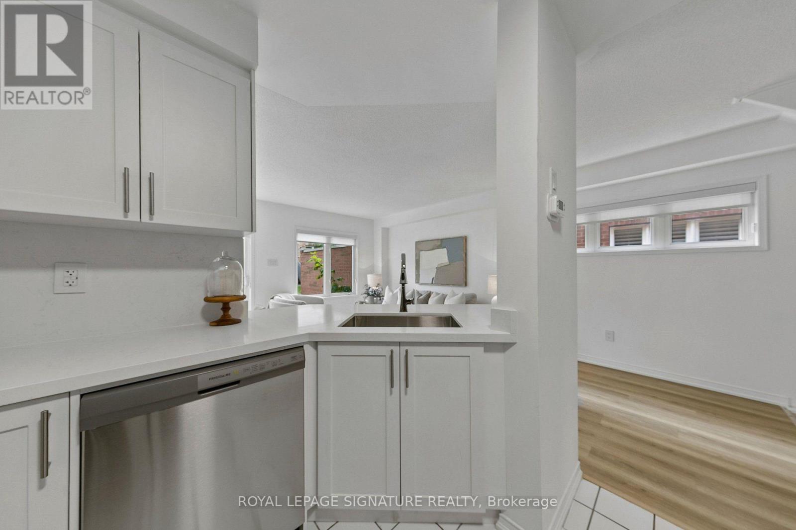71 - 5255 Palmetto Place Property Photo 4