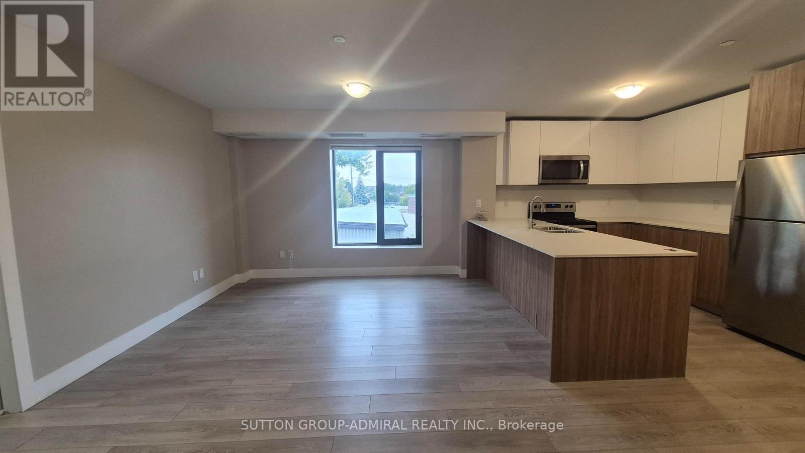 202 - 293 Viewmount Avenue Property Photo 2