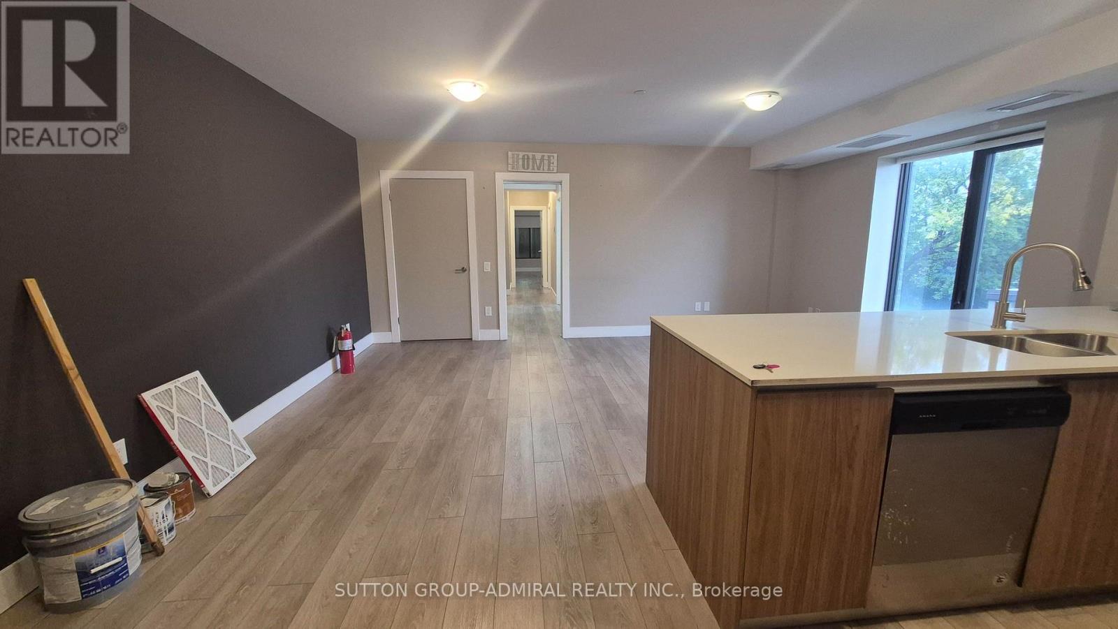 202 - 293 Viewmount Avenue Property Photo 3