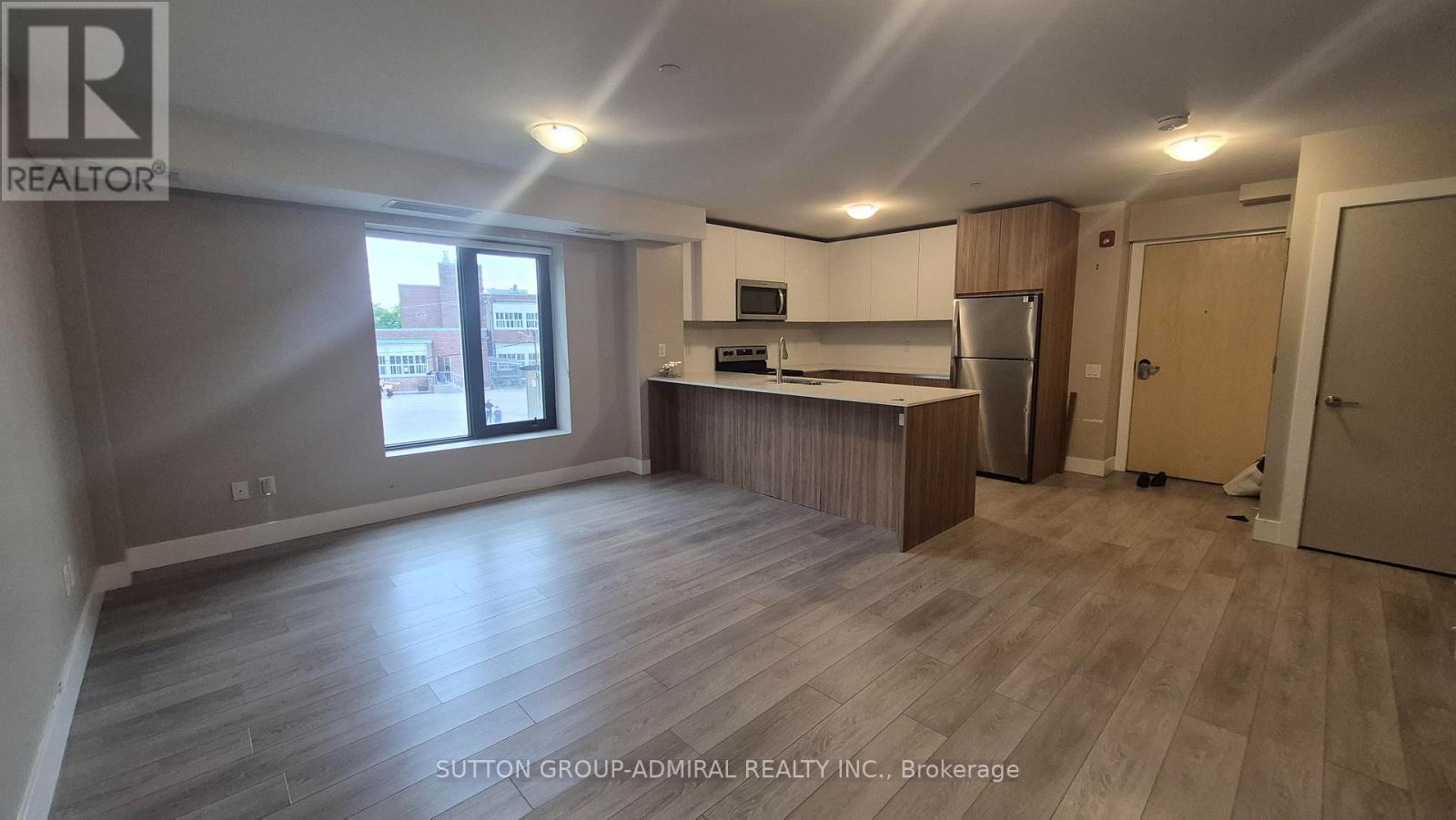 202 - 293 Viewmount Avenue Property Photo 5