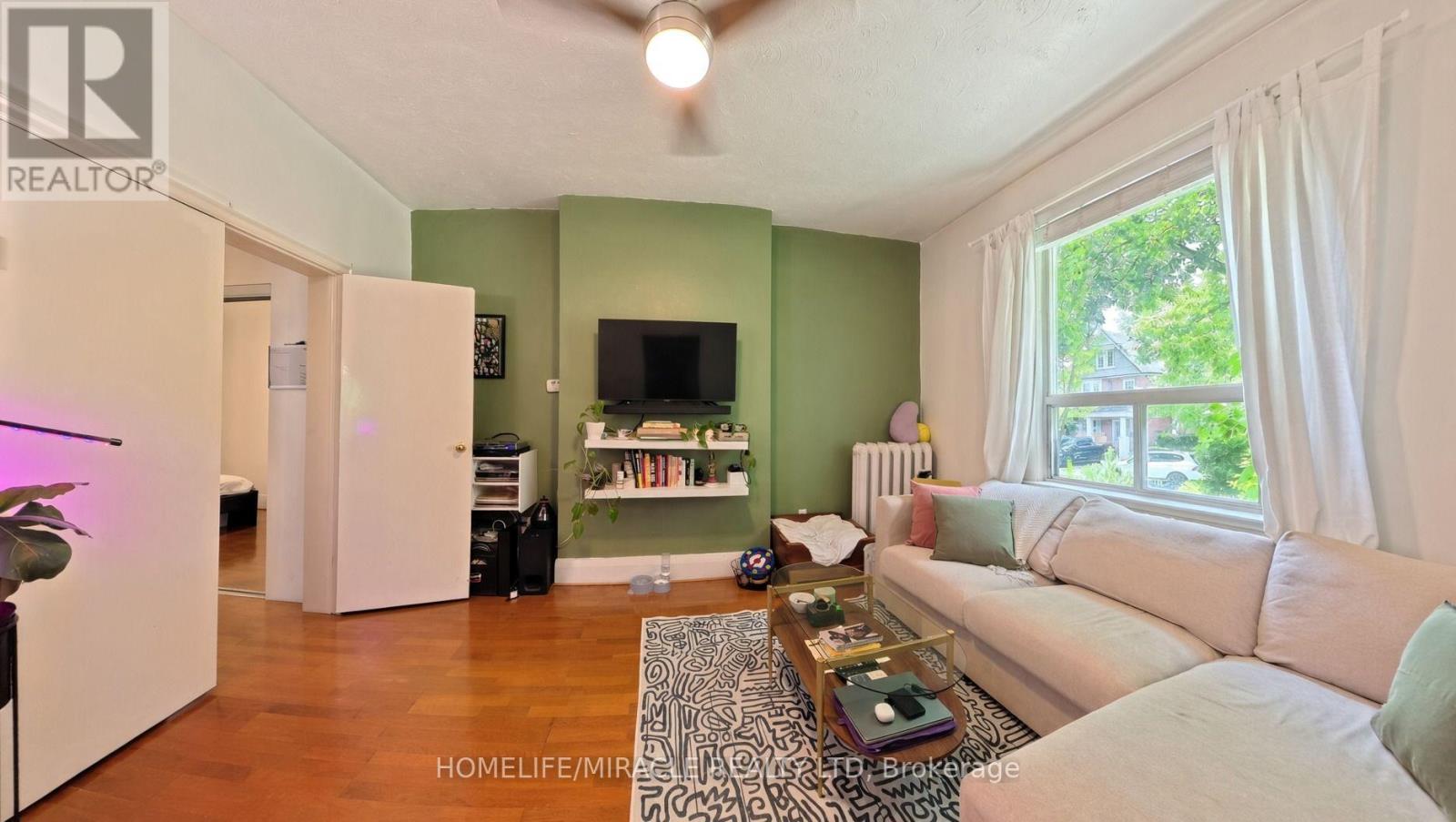 121 Medland Street Property Photo 3