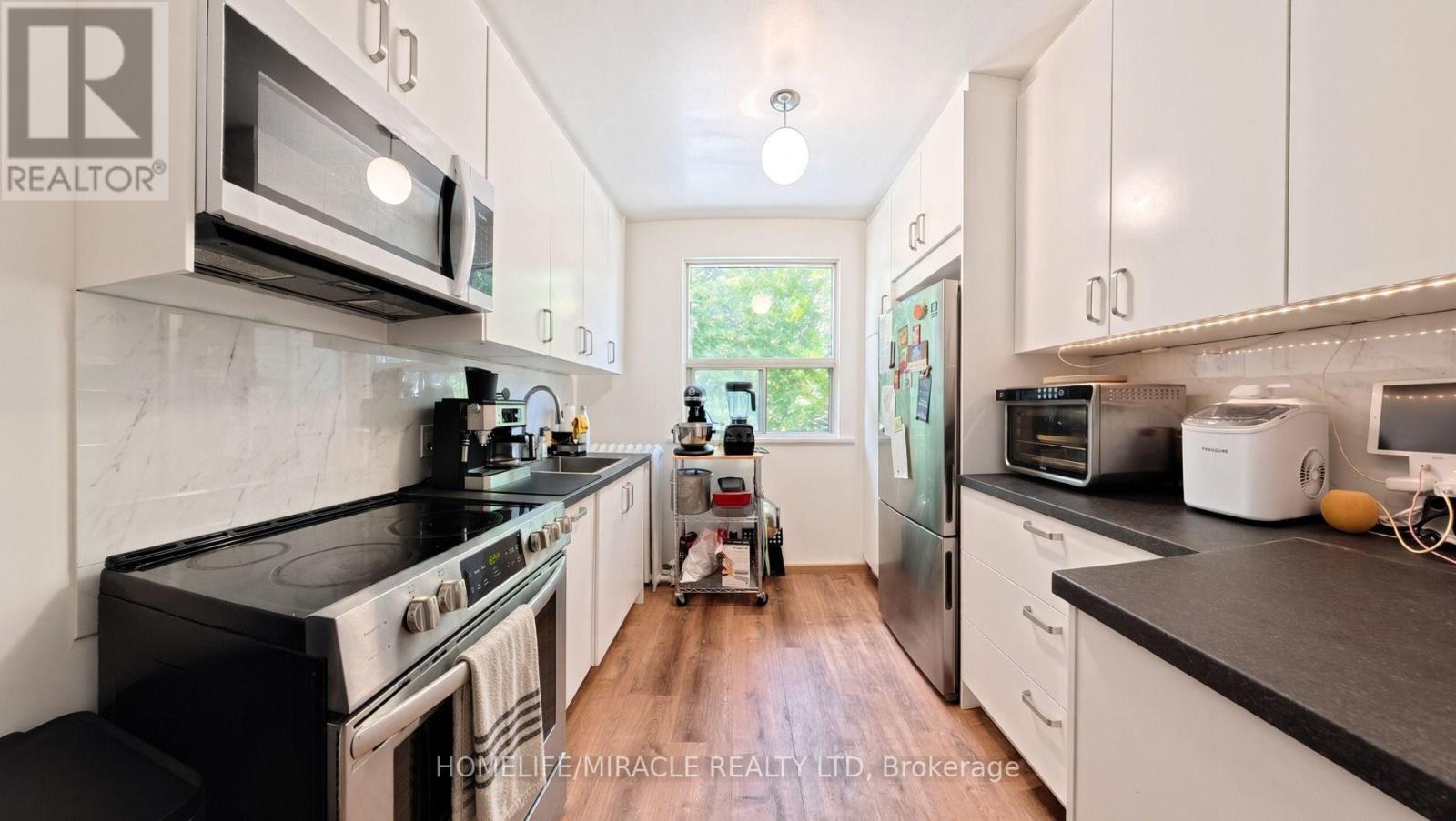 121 Medland Street Property Photo 4