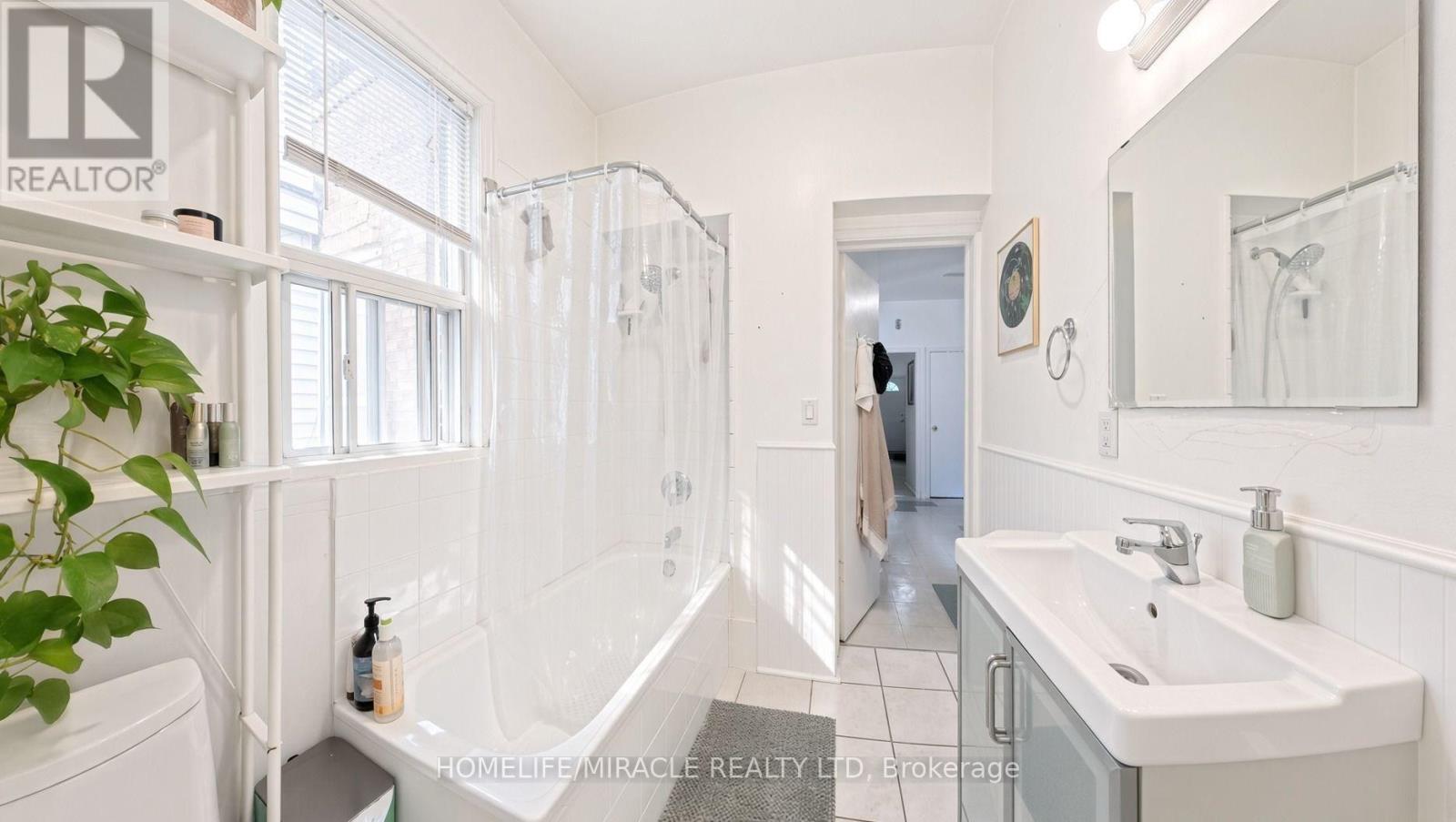 121 Medland Street Property Photo 5