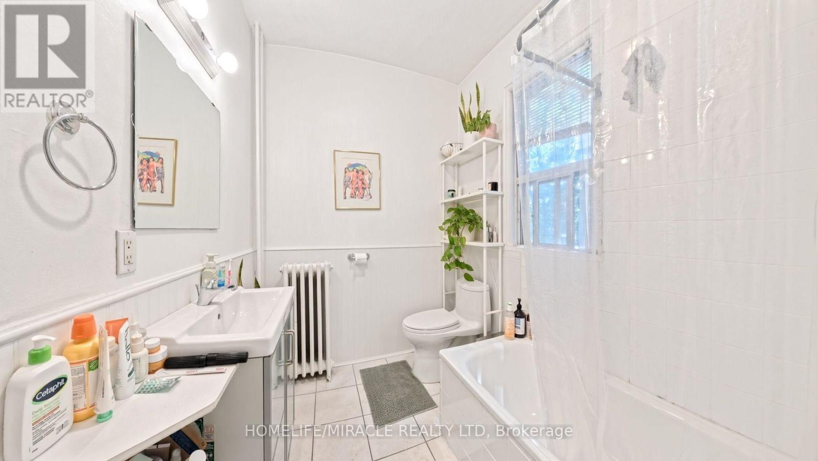 121 Medland Street Property Photo 6