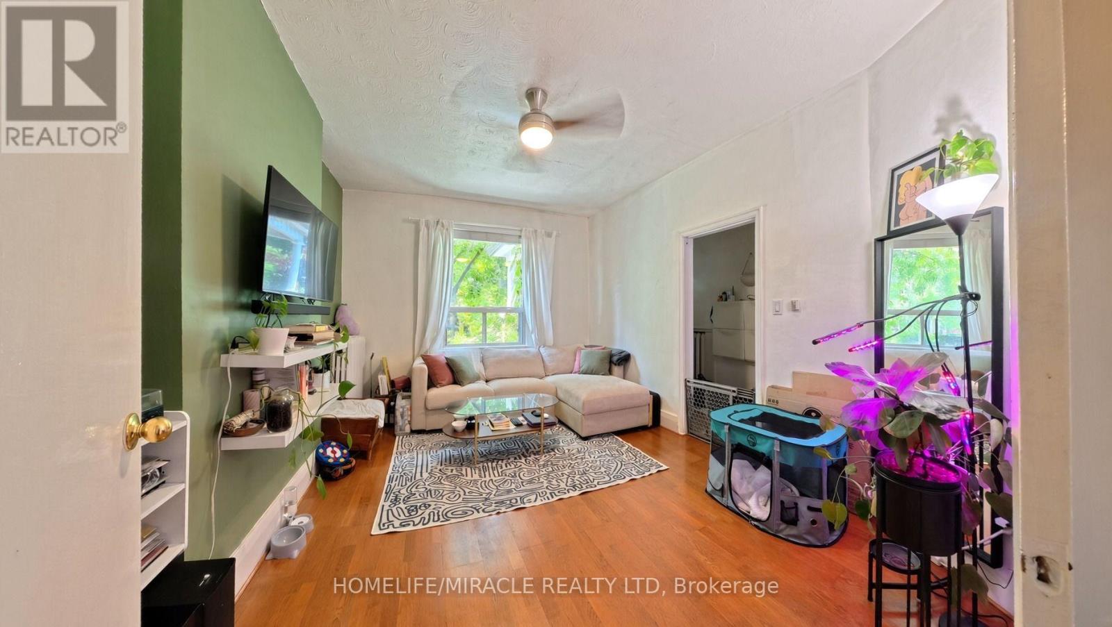 121 Medland Street Property Photo 10