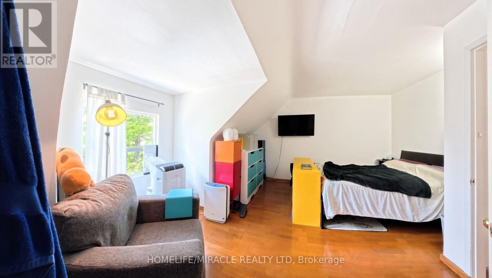 121 Medland Street Property Photo 16