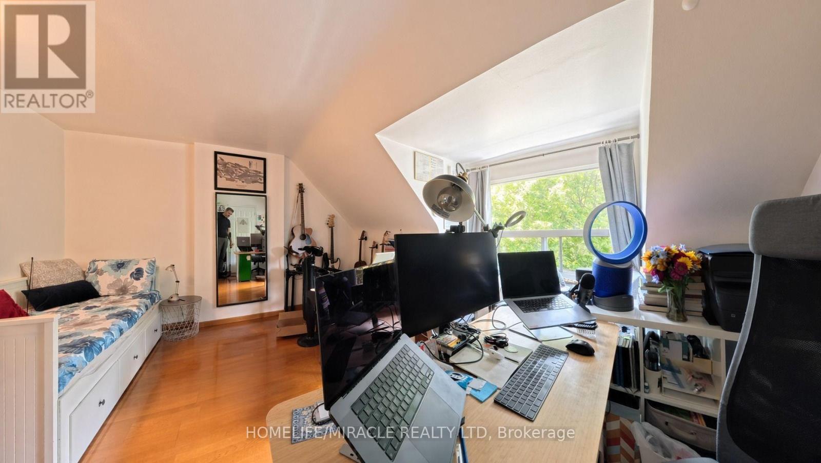 121 Medland Street Property Photo 18