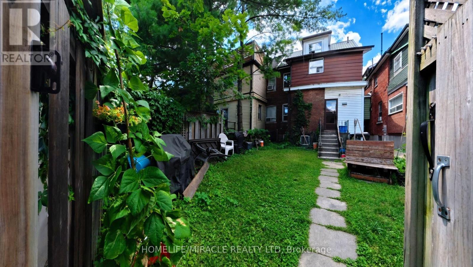 121 Medland Street Property Photo 28