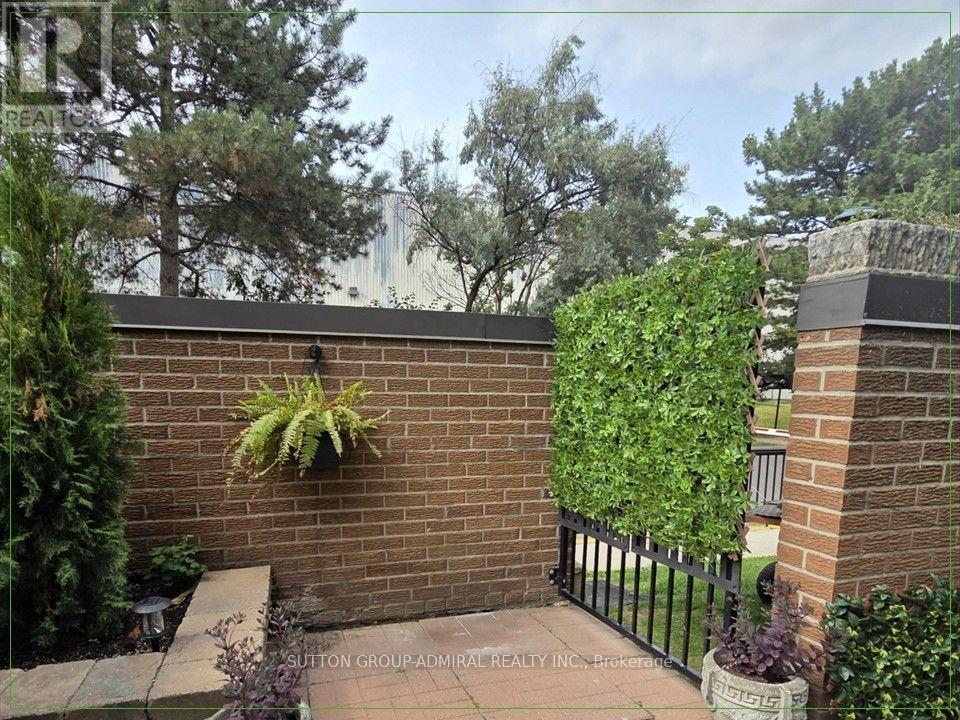 114 - 366 The East Mall Property Photo 37