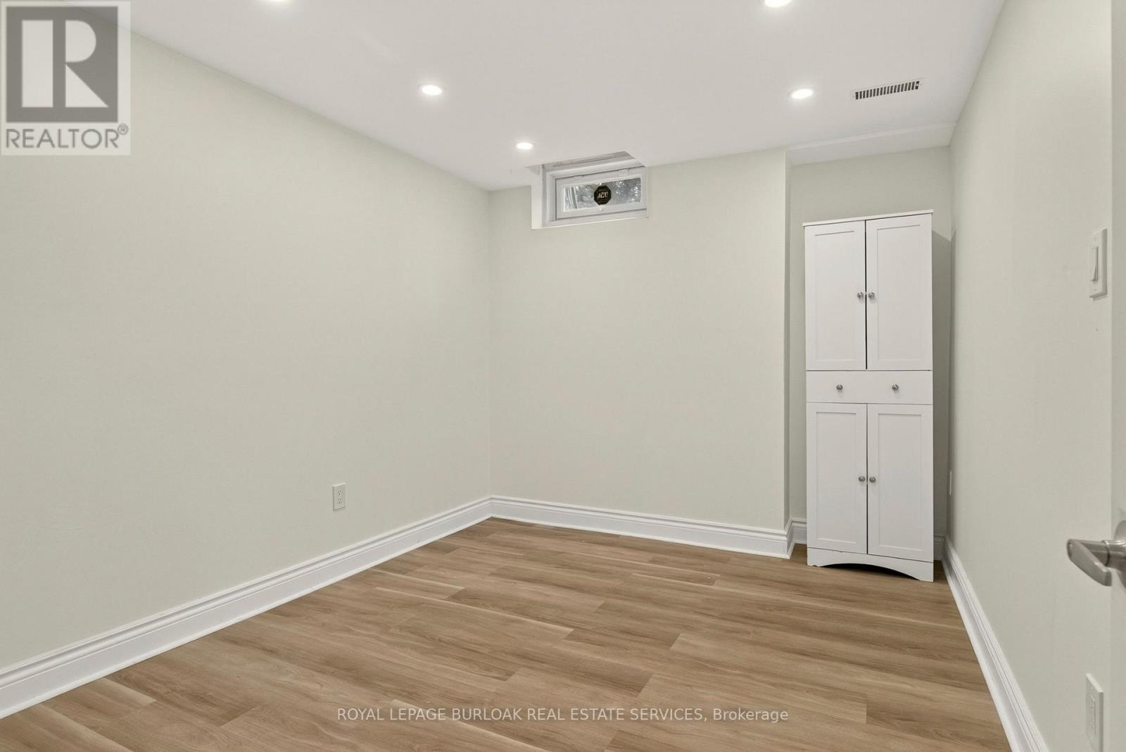 215 Burloak Drive Property Photo 38