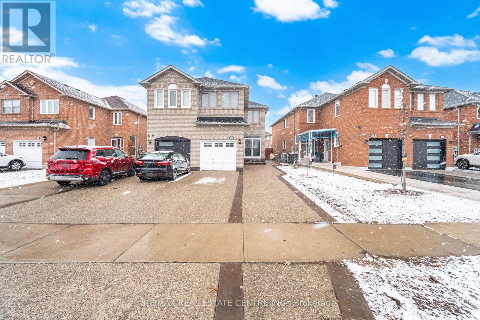 28 Mount Fuji Crescent Property Photo 2